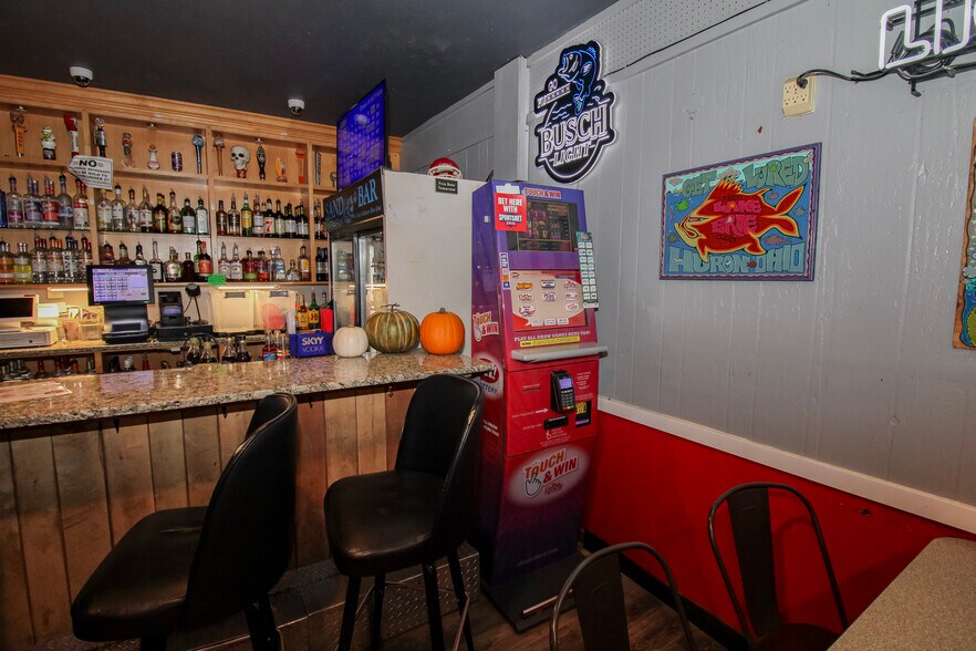 More Photos Of 54 McKinley St, Huron Bar For Sale