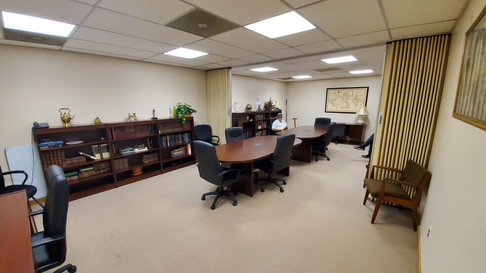 More Photos Of 100-600 Aaron Ct, Kingston Medical For Lease