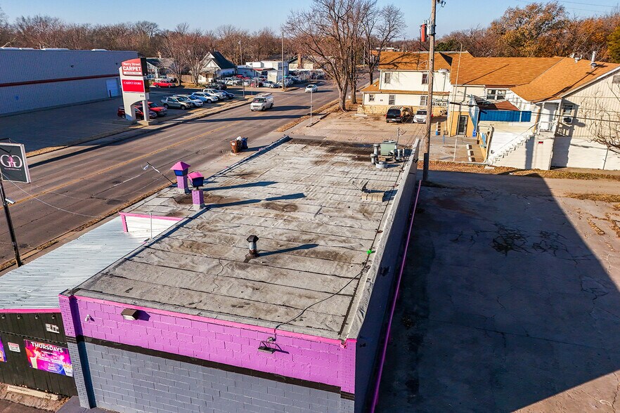More Photos Of 212 W Harry St, Wichita Bar For Sale