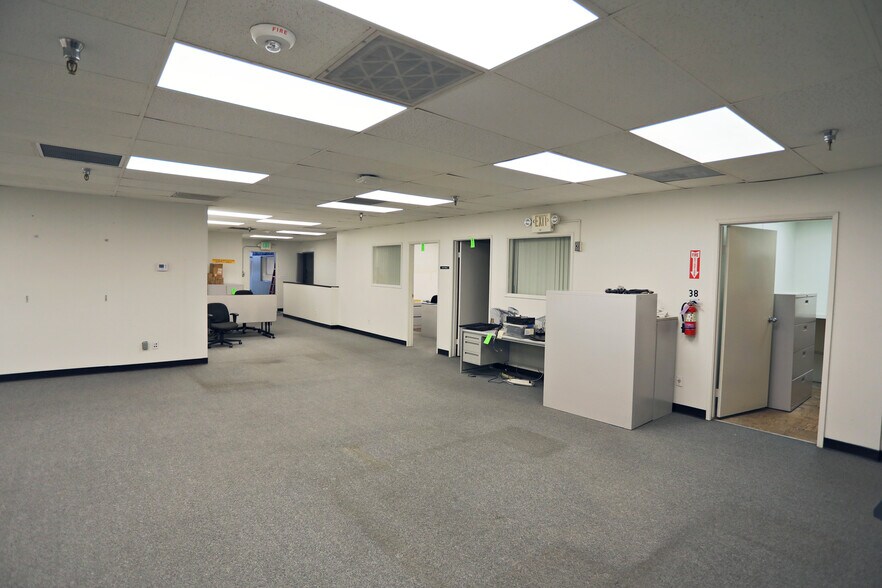 More Photos Of 9500 El Dorado Ave, Sun Valley Warehouse For Lease