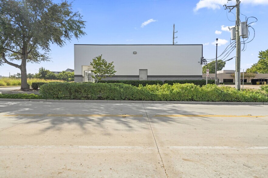 More Photos Of 3664 Walnut Bend Ln, Houston Office For Lease