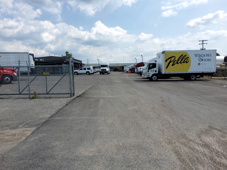 More Photos Of 287 E Brooks Rd, Memphis Service For Lease