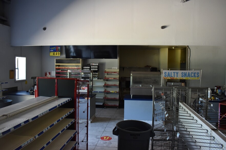 More Photos Of 116 S Arkansas Ave, Bloomburg Convenience Store For Sale
