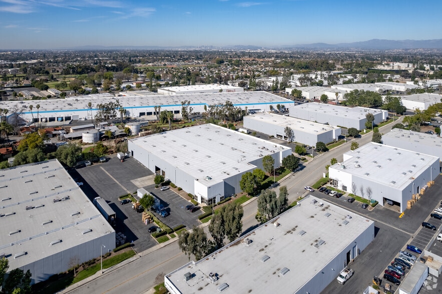 More Photos Of 10631-10637 Hathaway Dr, Santa Fe Springs Warehouse For Lease