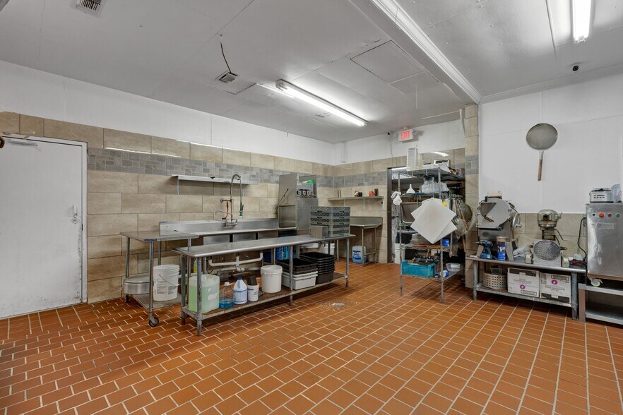 More Photos Of 929 US-98, Columbia Restaurant For Sale