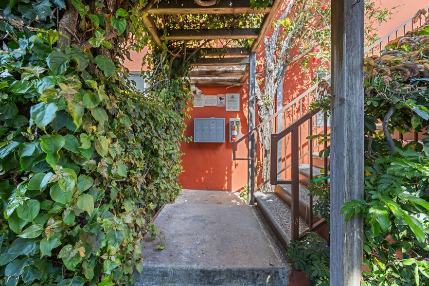More Photos Of 502 Westminster ave, Venice Apartments For Sale