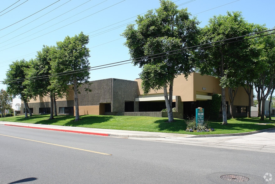 More Photos Of 1001 Brioso Dr, Costa Mesa Distribution For Lease
