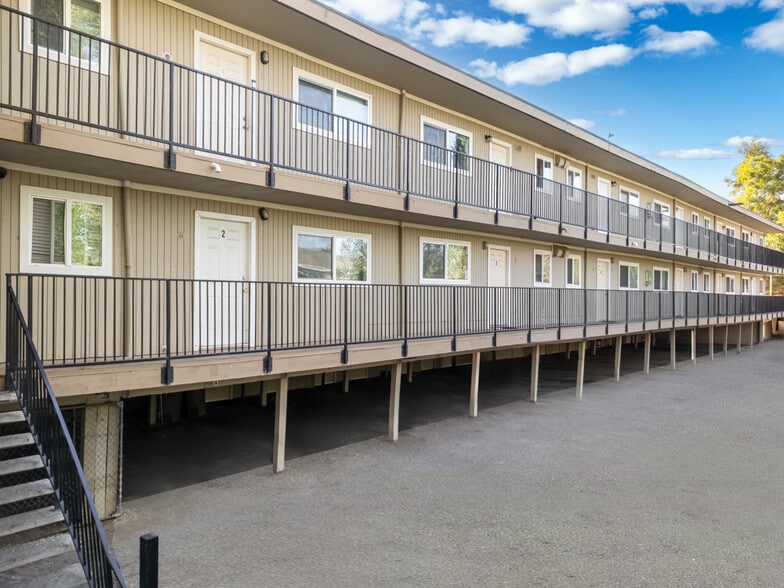 More Photos Of 3126 Lone Tree Way, Antioch Apartments For Sale