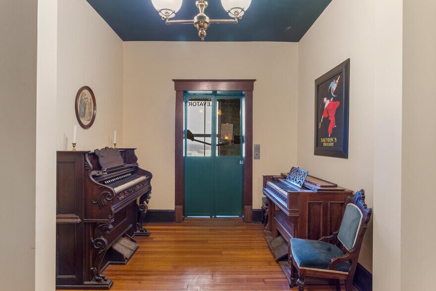 More Photos Of 112 W Hill St, Champaign Multifamily For Sale