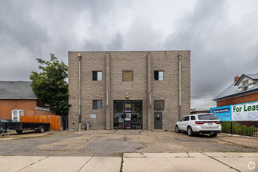 More Photos Of 137 S Lincoln St, Denver Showroom For Lease