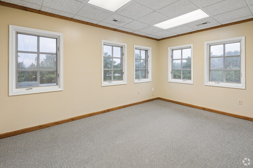 More Photos Of 3920 Plank Rd, Fredericksburg Office Residential For Sale