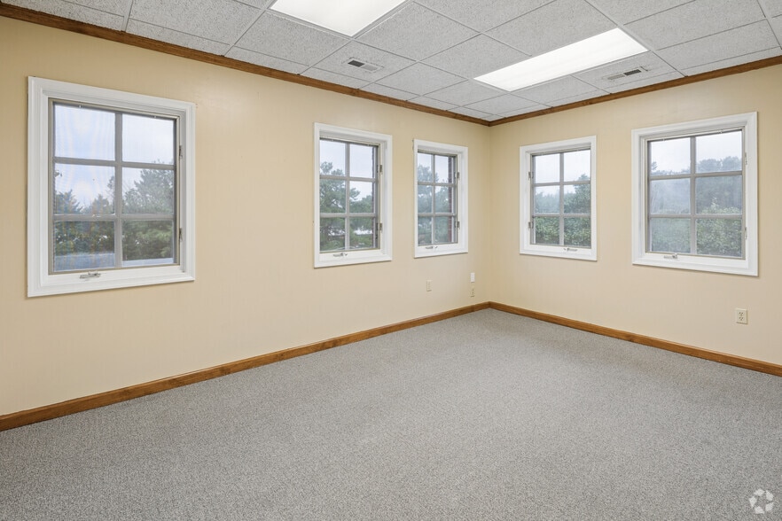 More Photos Of 3920 Plank Rd, Fredericksburg Office Residential For Sale