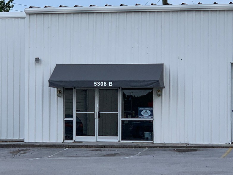 Primary Photo Of 5308 N Middlebrook Pike, Knoxville Light Manufacturing For Lease