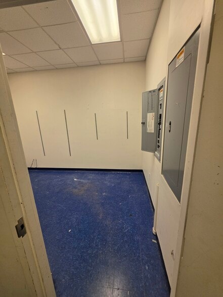 More Photos Of 3208 W Gate City Blvd, Greensboro Freestanding For Lease