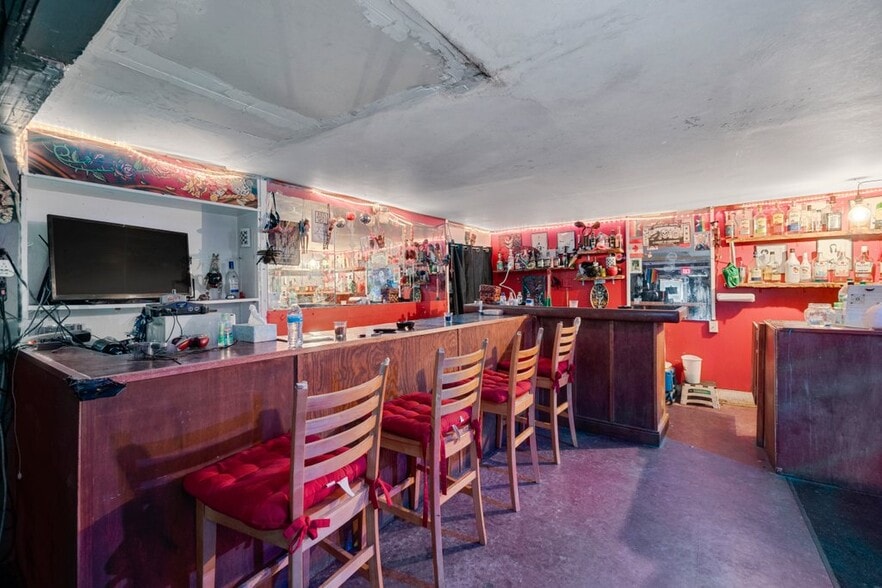 More Photos Of 2112 N Charles St, Baltimore Office For Sale