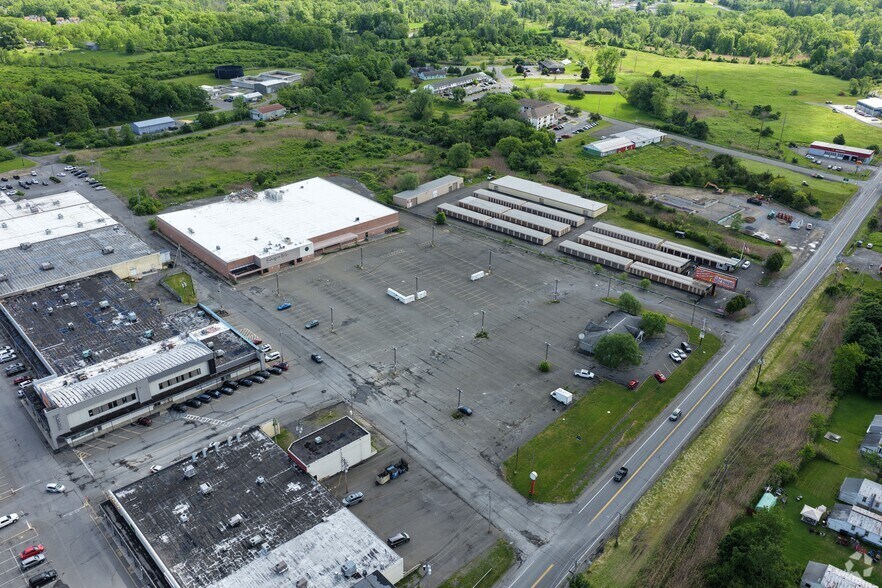More Photos Of 70 Healy Blvd, Hudson Supermarket For Sale