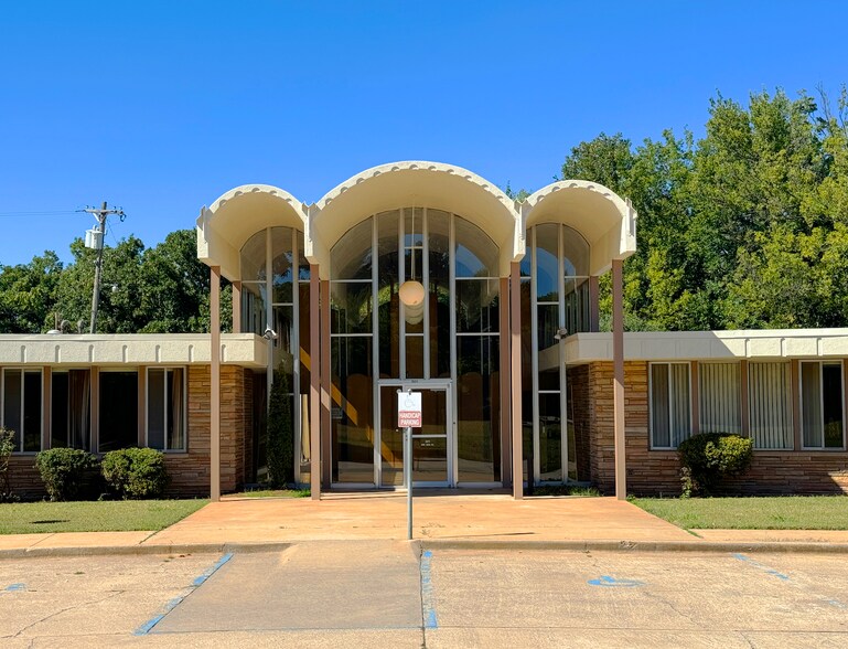Primary Photo Of 301 NW 36th St, Oklahoma City Medical For Lease