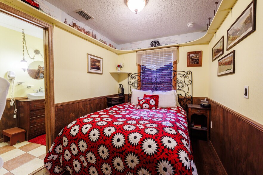More Photos Of 215 E French Ave, Orange City Hospitality For Sale