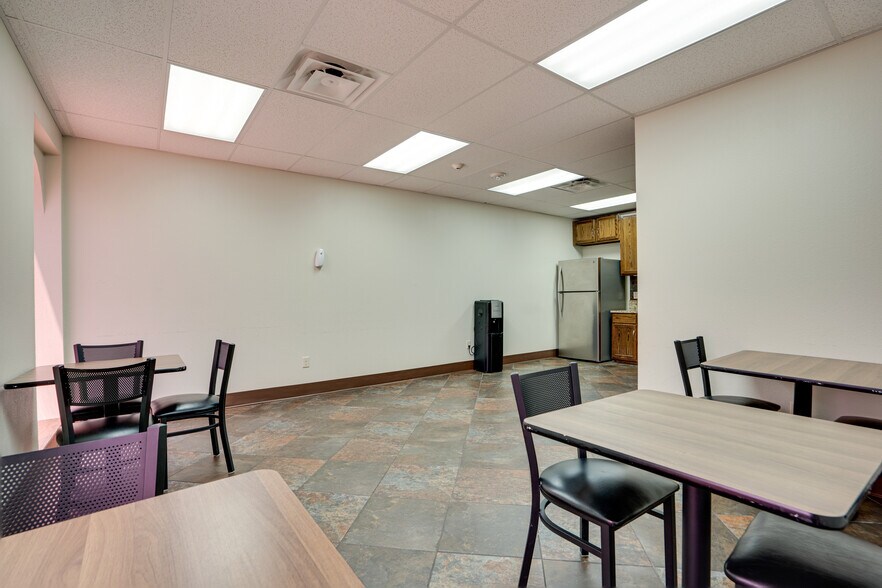 More Photos Of 8855 N Stemmons Fwy, Dallas Office For Sale