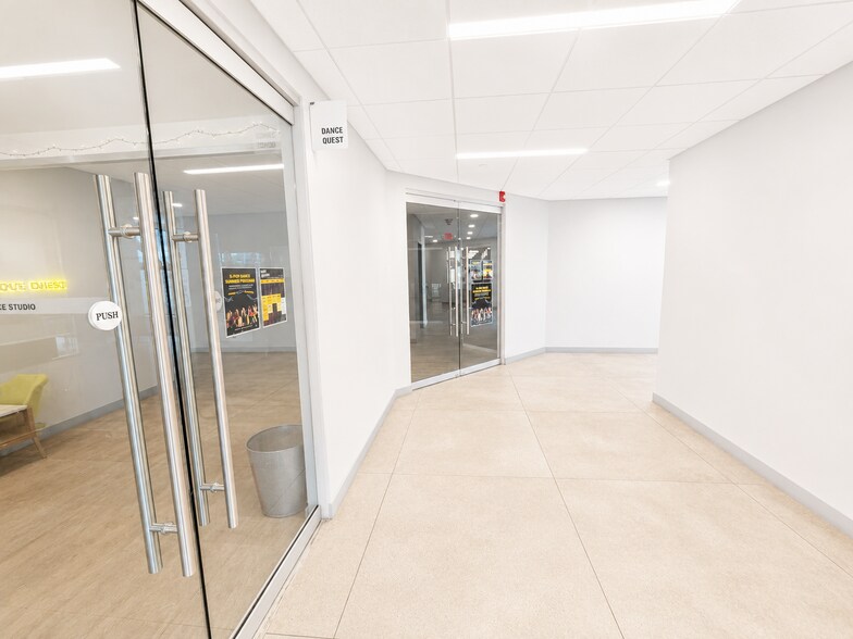 More Photos Of 2024 Center Ave, Fort Lee Storefront Retail Office For Lease