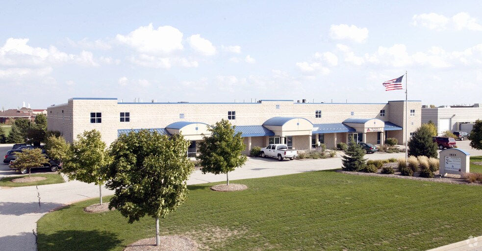 More Photos Of 1833 Executive Dr, Oconomowoc Industrial For Lease