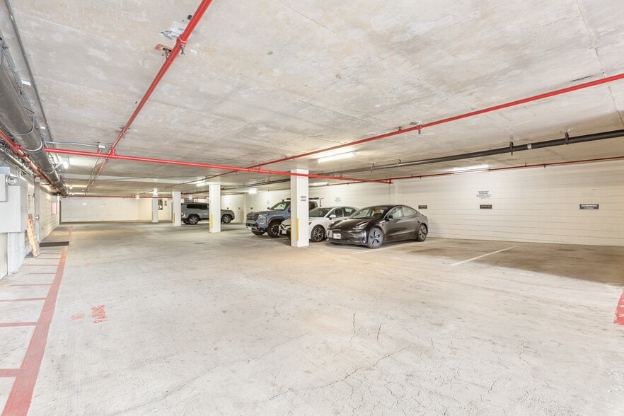 More Photos Of 1580 Makaloa St, Honolulu Office For Lease