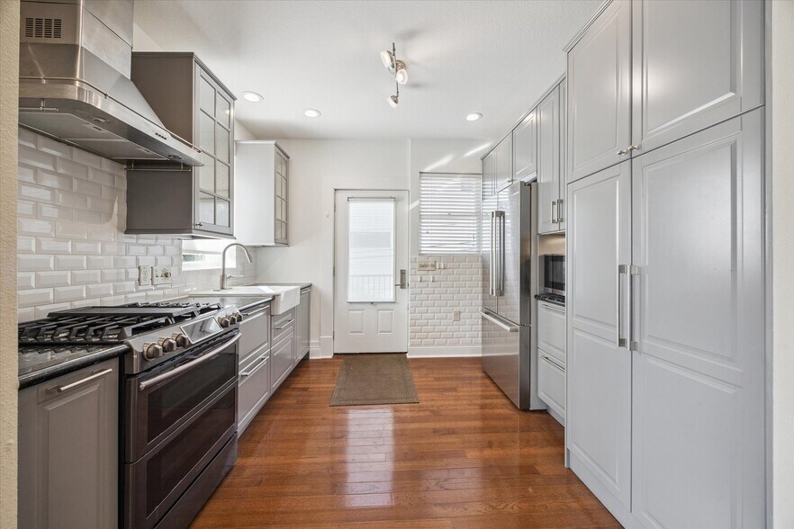 More Photos Of 1220 W Gray St, Houston Apartments For Sale