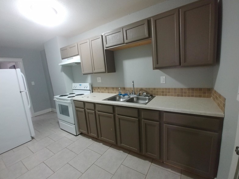 More Photos Of 2708-2710 Benton Blvd, Kansas City Apartments For Sale