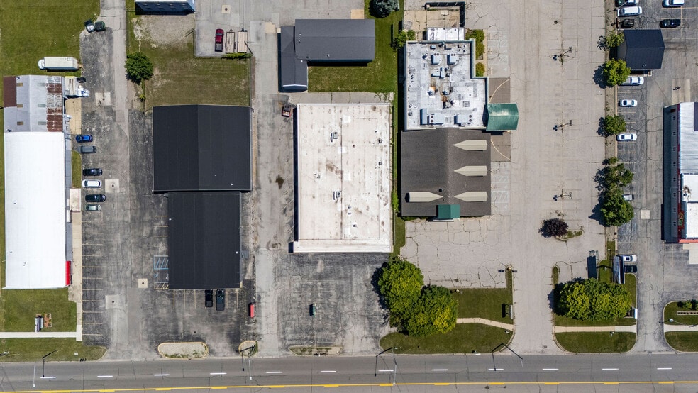 More Photos Of 3220 Bay Rd, Saginaw Storefront For Sale