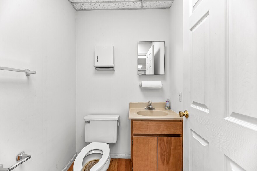 More Photos Of 10351 Southern Maryland Blvd, Dunkirk Office For Sale