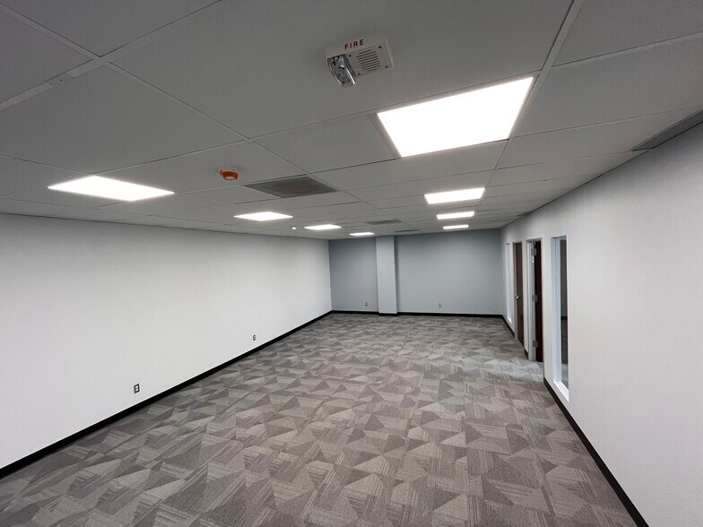 More Photos Of 11300 N Central Expy, Dallas Office For Lease