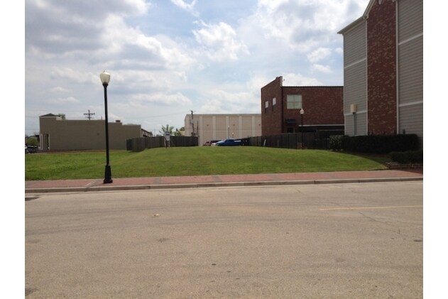 More Photos Of 790 Neches, Beaumont Restaurant For Lease