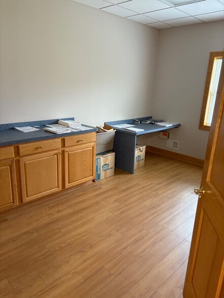 More Photos Of 18 Limestone Dr, Buffalo Office For Lease