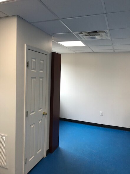 More Photos Of 7428 Westmore Rd, Rockville Service For Lease