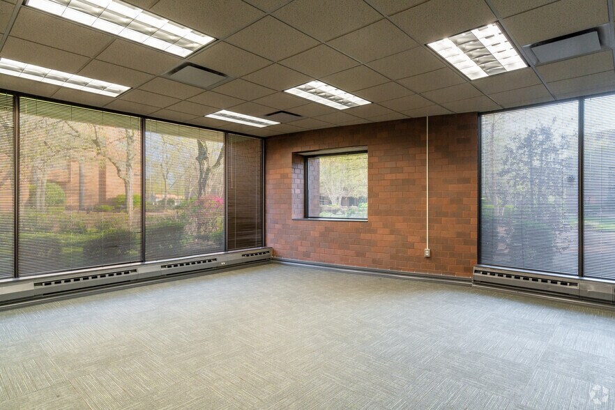 More Photos Of 2045 Lincoln Hwy, Edison Office For Lease