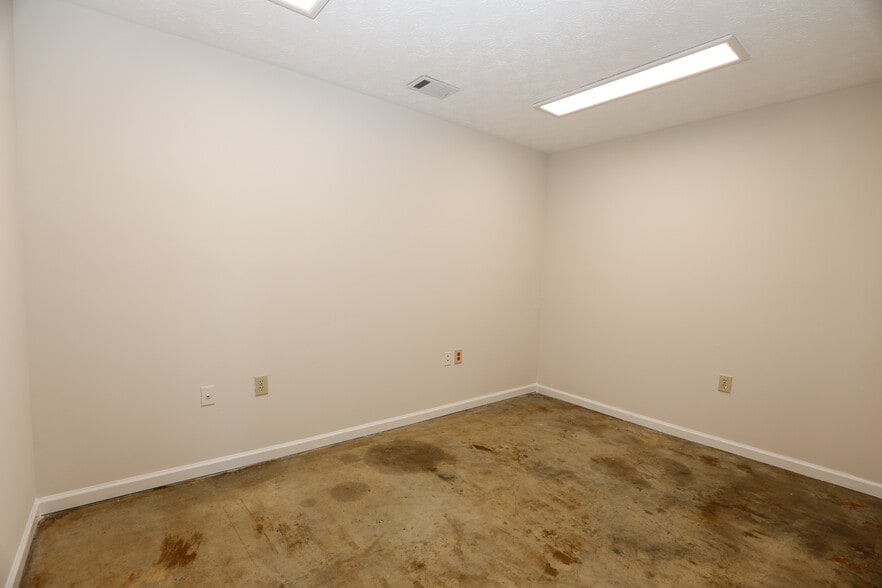 More Photos Of 5 Haynie St, Newnan Warehouse For Sale