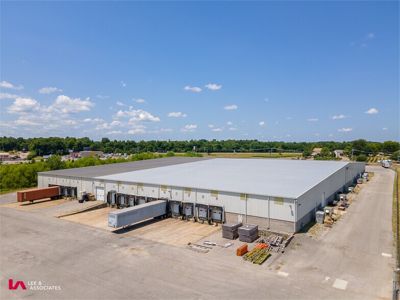 More Photos Of 1136 Dunlop Ln, Clarksville Warehouse For Lease
