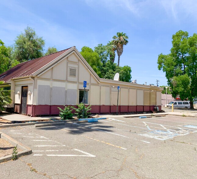 Primary Photo Of 105 Main St, Woodland Fast Food For Sale