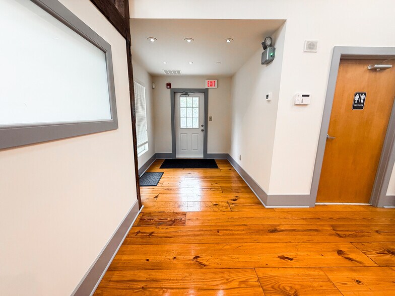 More Photos Of 3 Mapleton Rd, Princeton Office For Sale