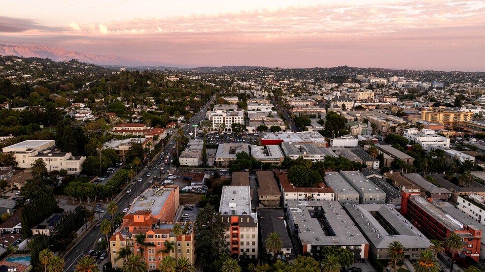 More Photos Of 1848 N Gramercy Pl, Hollywood Apartments For Sale