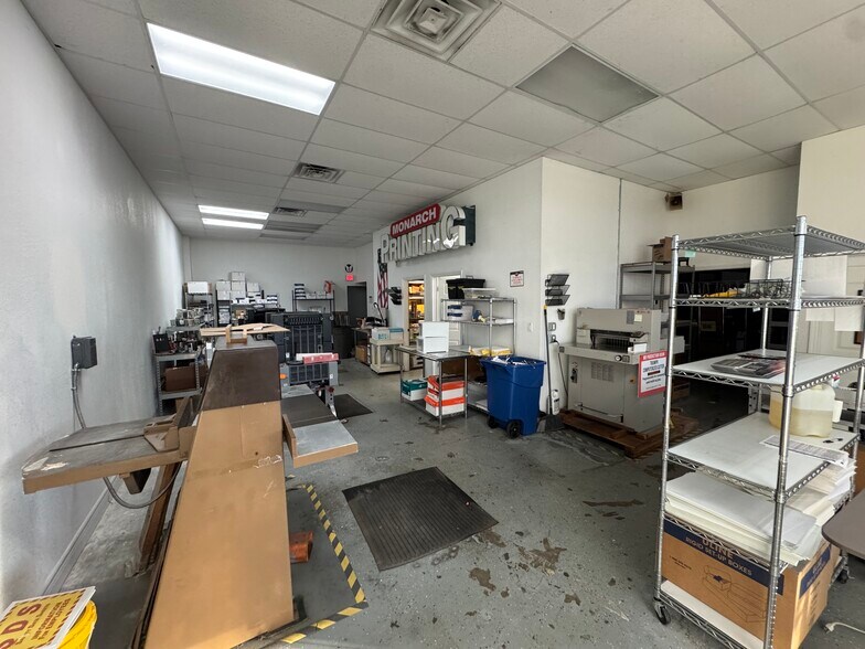 More Photos Of 1264 Market Cir, Port Charlotte Showroom For Lease