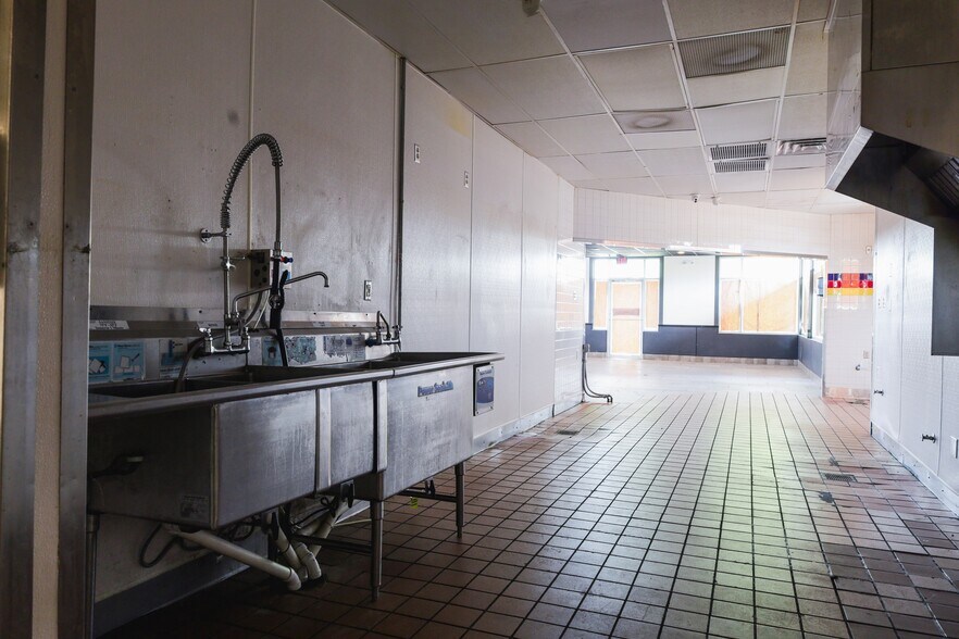 More Photos Of 901 E Broadway Ave, North Little Rock General Retail For Sale