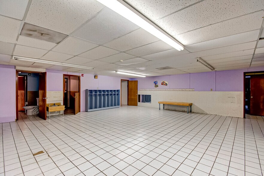 More Photos Of 3019 Dickinson Ave, Dickinson Freestanding For Sale