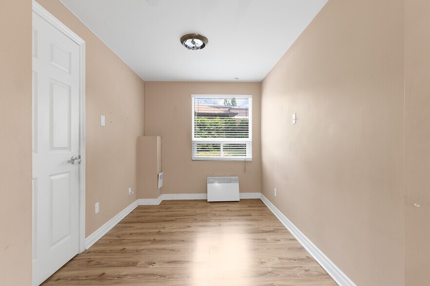 More Photos Of 21 Rue Messier, Mont-saint-hilaire Apartments For Sale