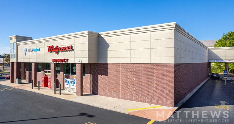 More Photos Of 9450 Hammerly Blvd, Houston Freestanding For Sale