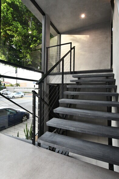 More Photos Of 1104 S Robertson Blvd, Los Angeles Office For Lease