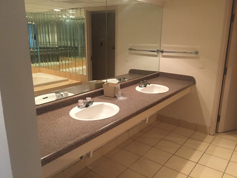 More Photos Of 2315 N Broadway, Minot Hospitality For Sale
