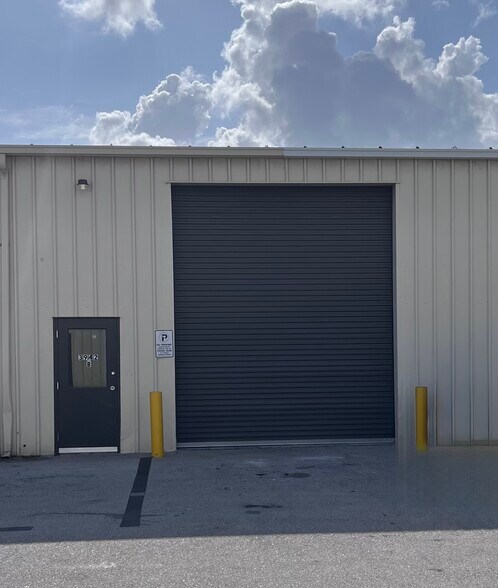 More Photos Of 3942 Arnold Ave, Naples Unknown For Lease