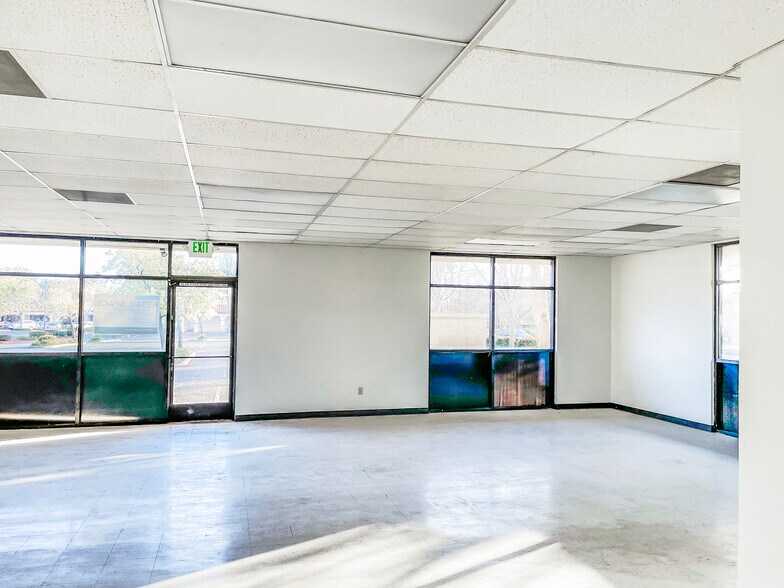 More Photos Of 1975 W Texas St, Fairfield Freestanding For Lease