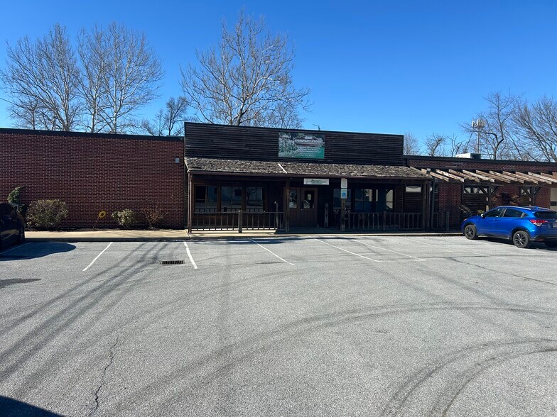 More Photos Of 749 Commerce St, Sinking Spring Storefront Retail Office For Lease